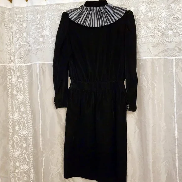 RARE Vintage Valentino Black Velvet Midi Dress, Italian size 44 - Picture 5 of 15